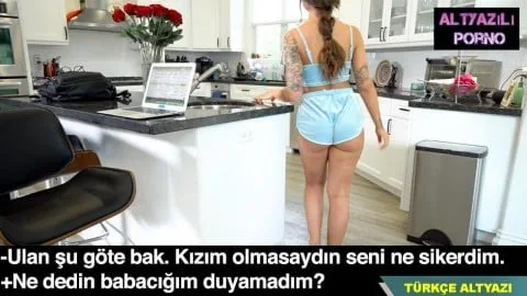 Evde kısacık şeylerle gezen kızım yüzünden sikim kalkıyor