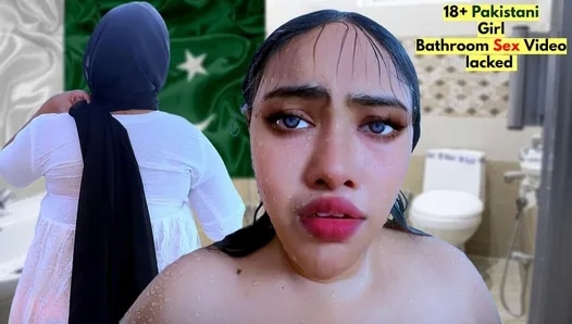 kız banyoda soyunurken