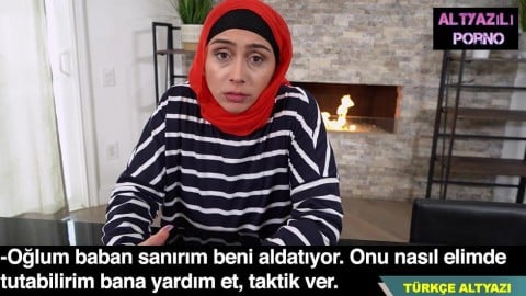sakso çeken kapalı kız