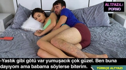 sikis porn yatarken sikiyo